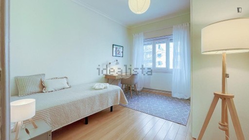 Arrendamento de apartamento T4 na Rua Luciano Cordeiro
