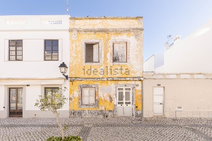 Moradia geminada à venda na Rua Almirante Cândido dos Reis, 74