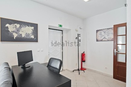 Arrendamento de apartamento T2 na Rua da Encosta