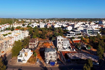 Estômbar e Parchal, Mexilhoeira da Carregação, Pateiro
