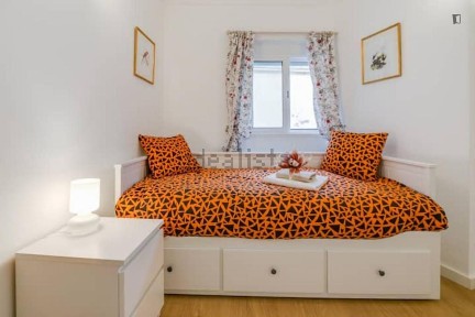 Arrendamento de apartamento T2 na Rua da Senhora da Glória