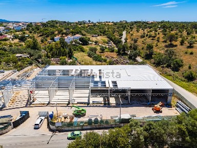 Espaço comercial à venda na Quinta do Lago - Pinheiros Altos