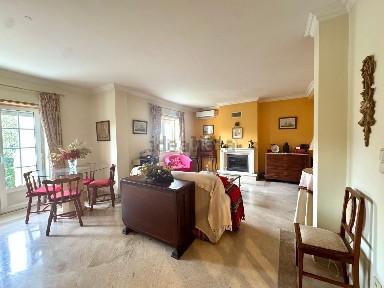 Arrendamento de apartamento T2 na Estrada da Ribeira, 456