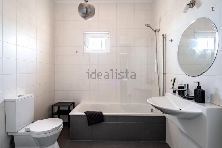 Arrendamento de apartamento T3 na Rua André de Gouveia