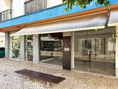 Espaço comercial à venda na Rua Vasco da Gama, 5