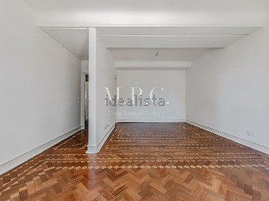 Arrendamento de apartamento T4 na Avenida Fontes Pereira de Melo