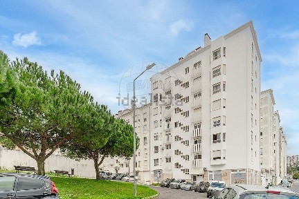 Arrendamento de apartamento T3 na Rua Professor Machado Macedo