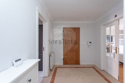 Arrendamento de apartamento T4 na Viela Eira