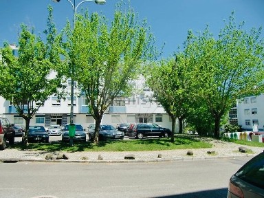 Arrendamento de apartamento T3 na Rua Doutor Nuno Rodrigues dos Santos