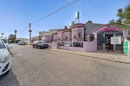 Espaço comercial à venda na Estrada do Castelo, 8