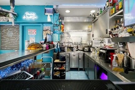 Espaço comercial à venda na Avenida Tomás Cabreira