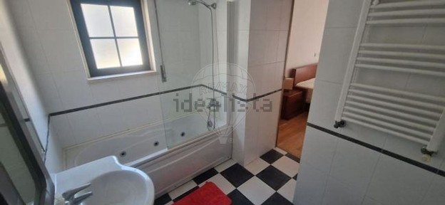 Arrendamento de apartamento T2 na Rua França, 60