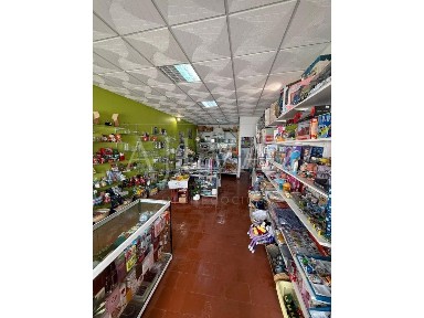 Espaço comercial à venda na Rua do Doutor Samora Gil