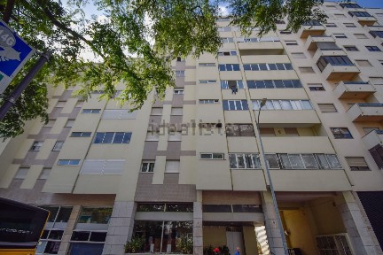 Arrendamento de apartamento T2 na Rua Luís de Freitas Branco, 1