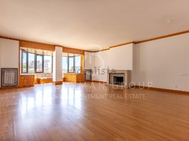 Arrendamento de apartamento T3 na Rua Carlos Alberto da Mota Pinto, 4 a