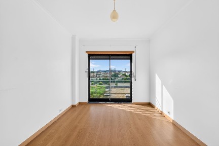Arrendamento de apartamento T3 na Rua Duarte Vidal, 6