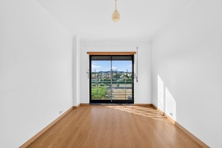 Arrendamento de apartamento T3 na Rua Duarte Vidal, 6