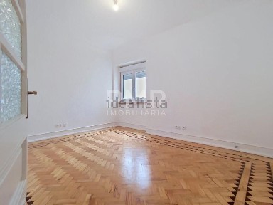 Arrendamento de apartamento T4 na Algés