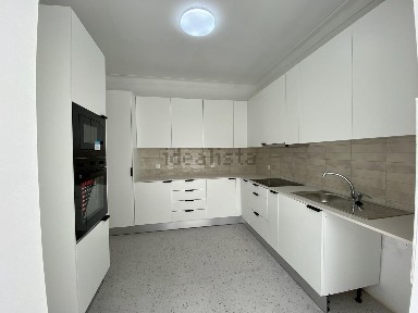 Arrendamento de apartamento T4 na Rua Marquesa de Alorna, 17