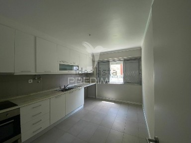 Arrendamento de apartamento T3 na Rua Diogo Afonso, 16
