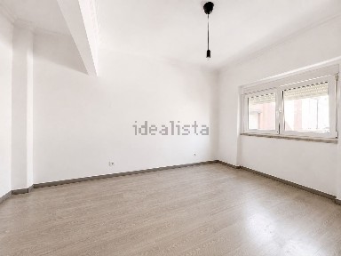 Arrendamento de apartamento T2 na Rua Carvalho Araújo, 13