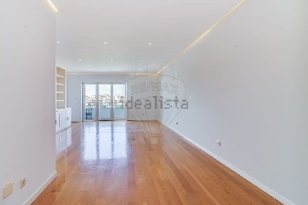 Arrendamento de apartamento T3 no Centro do Estoril