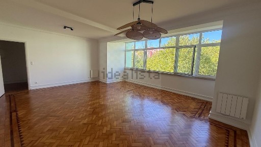 Arrendamento de apartamento T3 na Avenida de Paris, 18