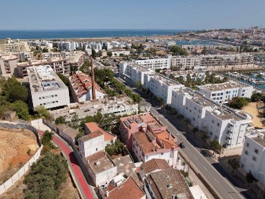Espaço comercial à venda no Porto de Mós