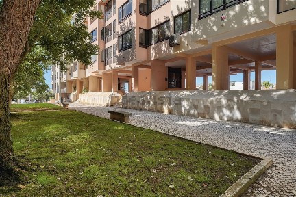 Arrendamento de apartamento T2 na Alameda da Guia, 79