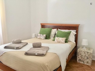 Arrendamento de apartamento T2 na Costa do Castelo