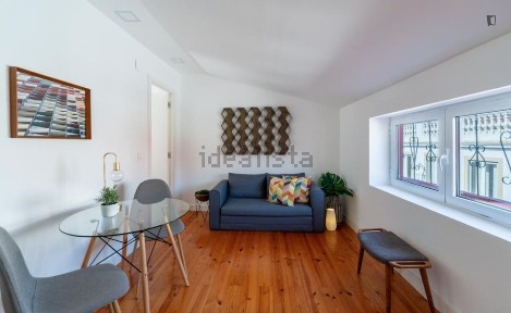 Arrendamento de apartamento T1 na Rua do Sol a Santa Catarina