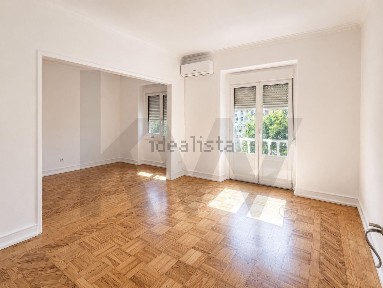 Arrendamento de apartamento T3 na Avenida Almirante Reis s/n