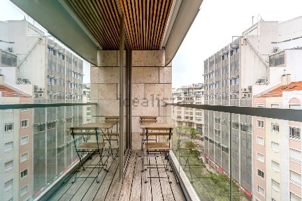 Avenidas Novas, Gulbenkian - Praça Espanha, Avenida de Berna, 26 c