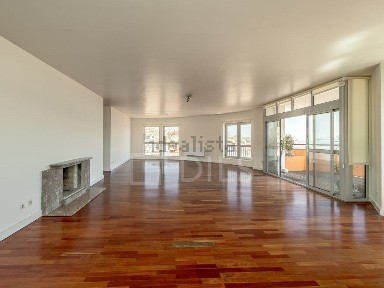 Arrendamento de apartamento T3 na Rua Dom Luís I