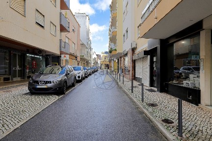Espaço comercial à venda na Rua Vicente Vaz das Vacas