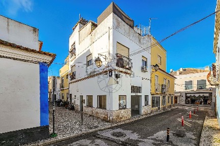 Espaço comercial à venda na Rua Dom João II