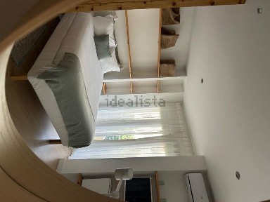 Arrendamento de apartamento T0 na Avenida Defensores de Chaves