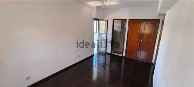 Arrendamento de apartamento T3 na Rua Sport Grupo Sacavenense, 26