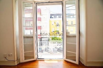 Arrendamento de apartamento T3 na Rua Carlos Mardel, 110