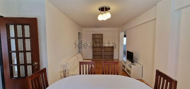 Arrendamento de apartamento T3 na Rua Padre Carlos dos Santos, 34