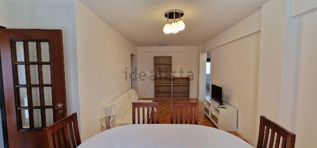 Arrendamento de apartamento T3 na Rua Padre Carlos dos Santos, 34