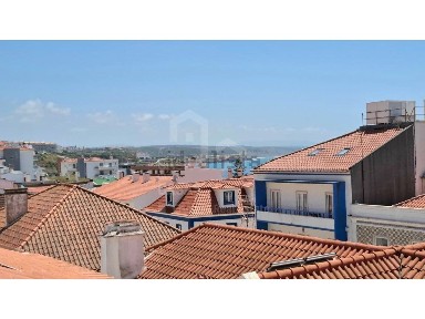 Arrendamento de apartamento T4 no Centro da Vila