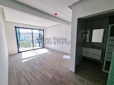 Espaço comercial à venda no Largo do Carmo