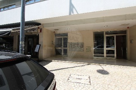 Arrendamento de apartamento T2 na Avenida 5 de Outubro