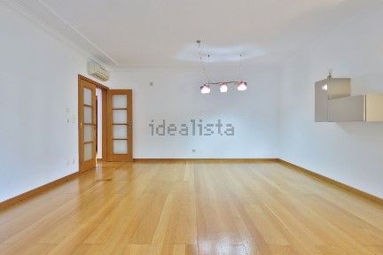 Arrendamento de apartamento T3 na Av. de Portugal, 260