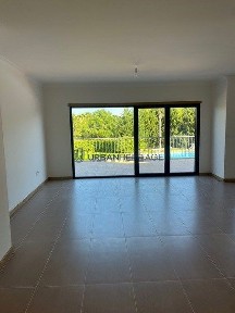 Moradia geminada à venda no Centro de Guia