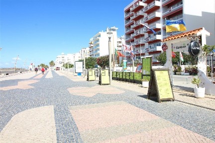 Quarteira, Bairro Praia de Quarteira, Avenida Infante de Sagres, 229