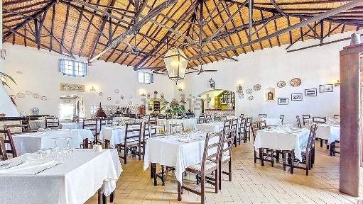 Espaço comercial à venda na Rua da Praça