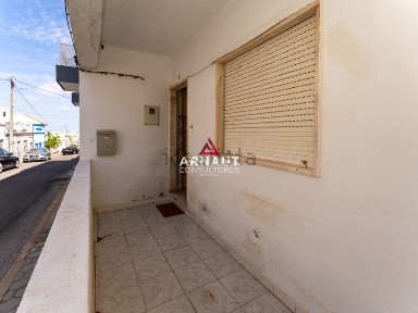 Estômbar e Parchal, Bela Vista, Rua Mouzinho de Albuquerque, 61