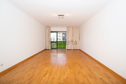 Arrendamento de apartamento T2 na Avenida de Berlim